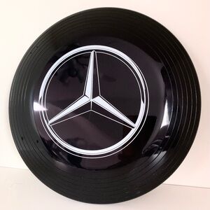 Hold Mercedes Benz frisbee